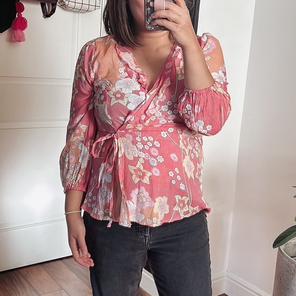 Alex and Parker Faux Wrap Floral Blouse. Size M - Picture 9 of 11